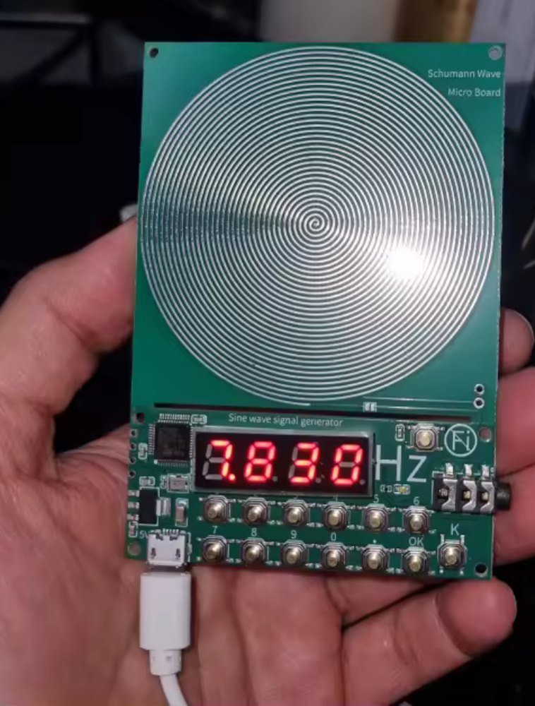 Frequency generator held in the hand, powered by USB